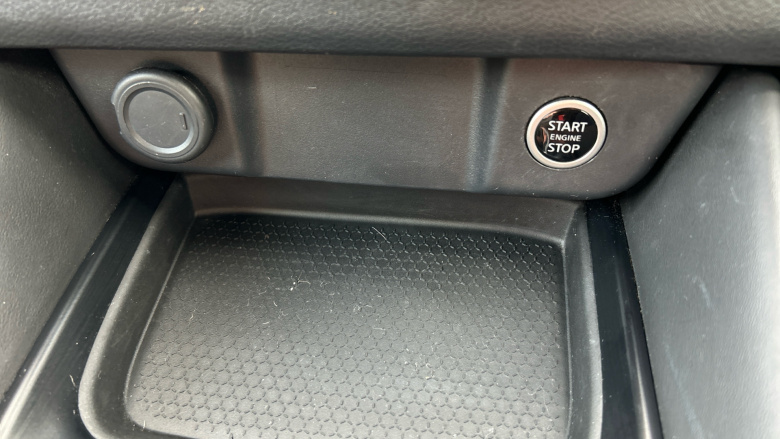 Nissan Qashqai 1.3 DiG-T MH N-Connecta 5dr Petrol Hatchback